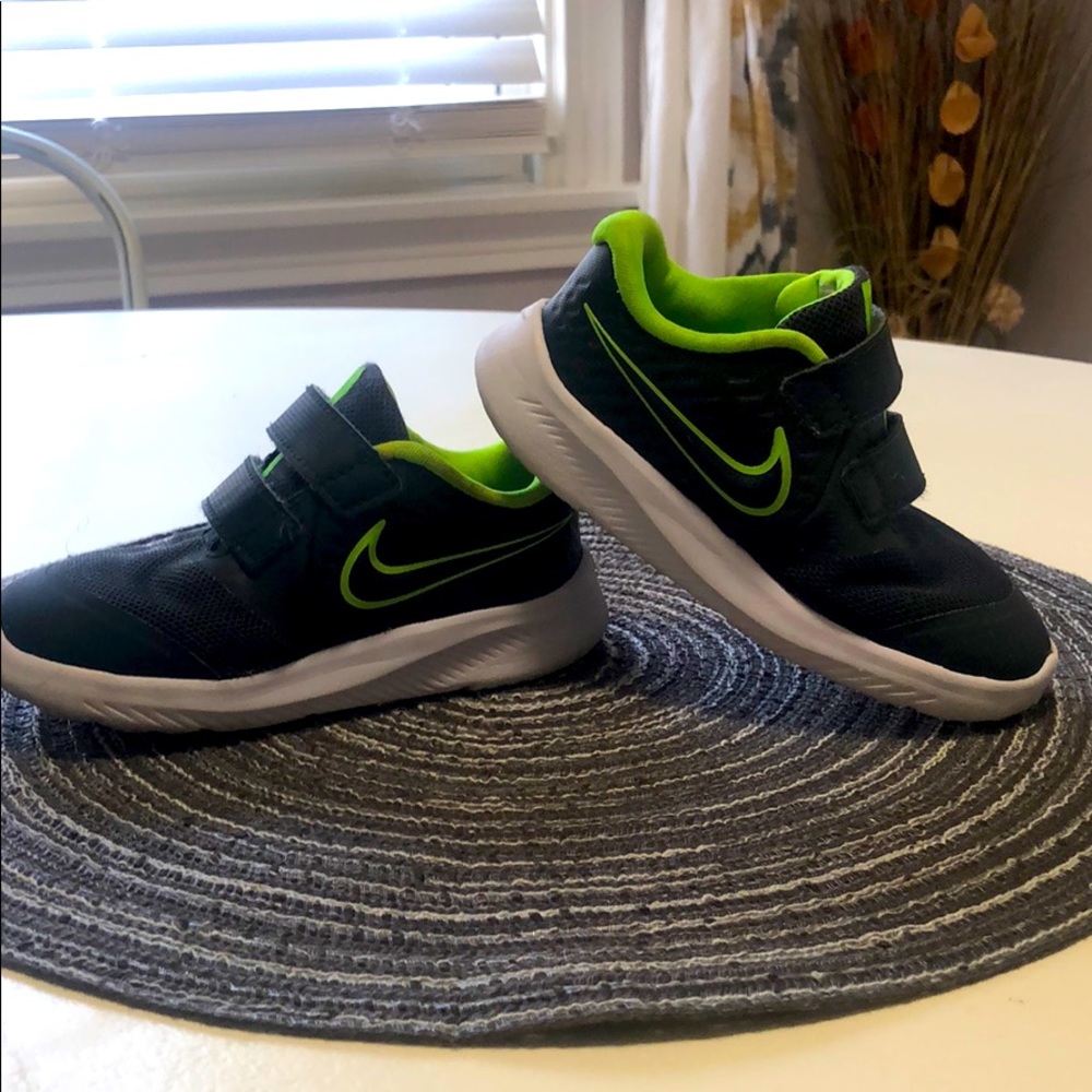 Toddler size 7 Nike “Star Running” shoe